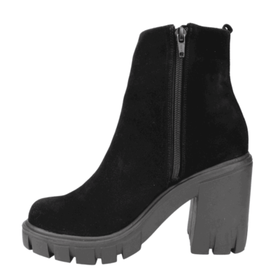 1f79bd01 8583 46c1 b15f fe3f9548b6f9 prada 90 3