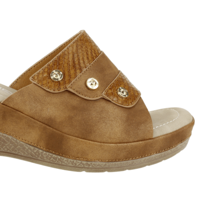 Sandalia New Walk Tachas Camel - Imagen 4